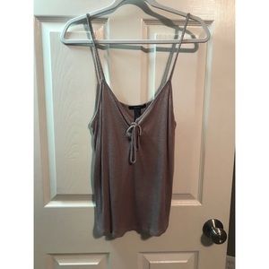 Low cut knit tank top.